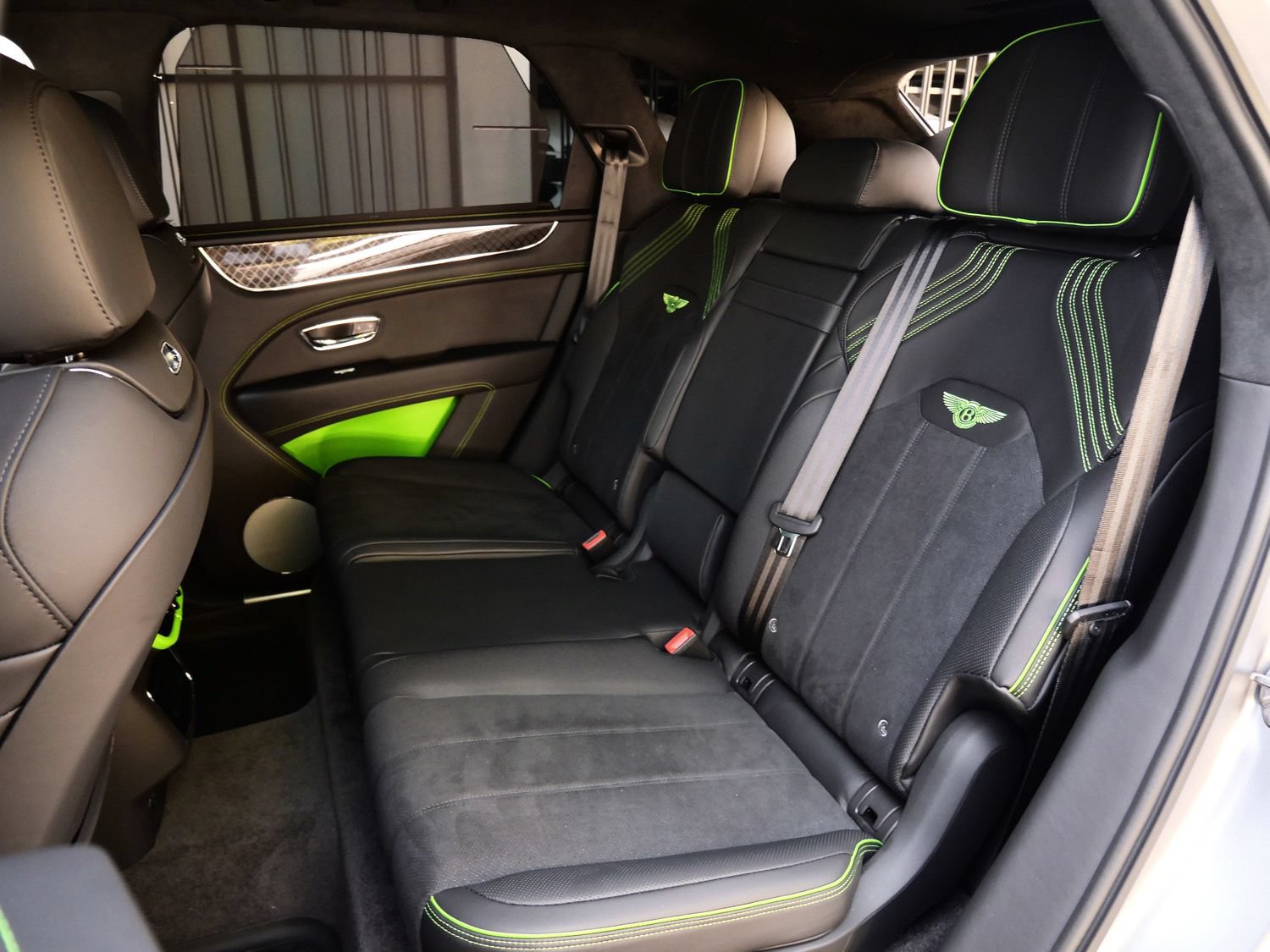 Used 2025 Bentley Bentayga AWD/4WD image 18