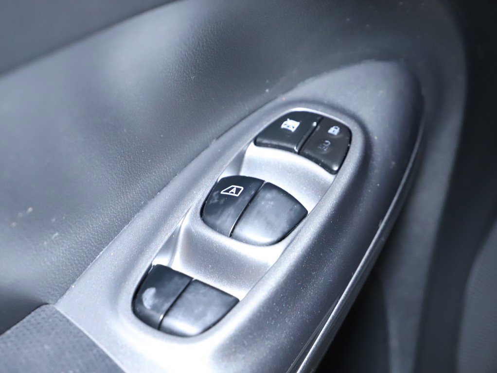 Used 2015 Nissan Juke S AWD/4WD image 17