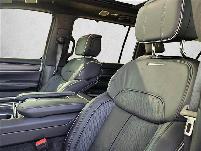 Used 2025 Jeep Grand Wagoneer L Series II Obsidian w/ Quick Order Packagew 28T image 21