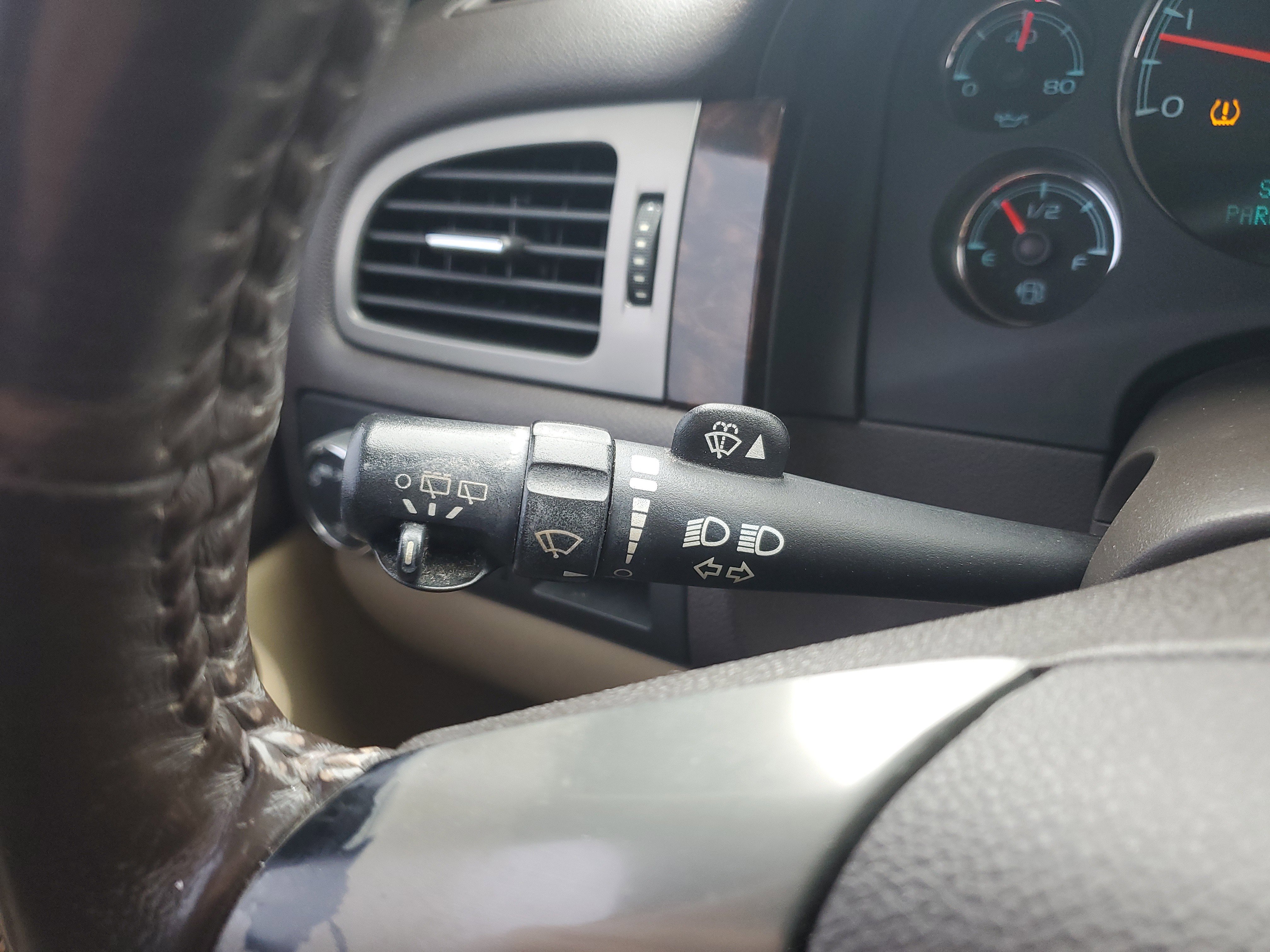 Used 2011 GMC Yukon XL Denali image 16