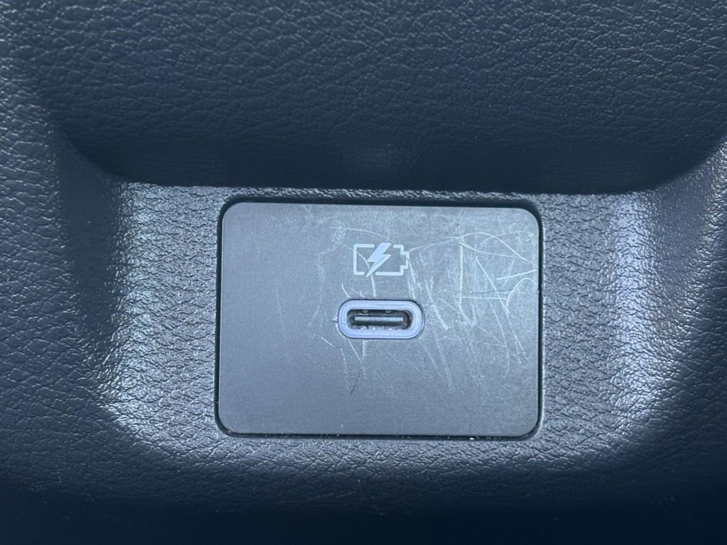 Used 2023 Nissan Versa SV FWD image 4