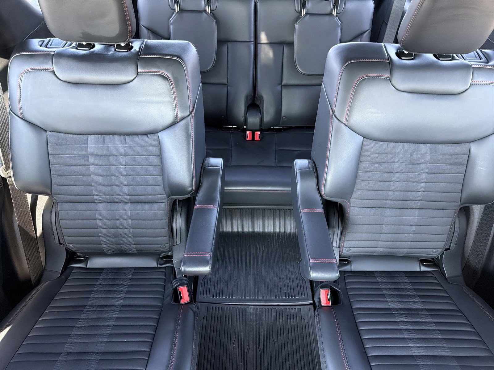 Used 2025 Ford Explorer ST-Line image 13