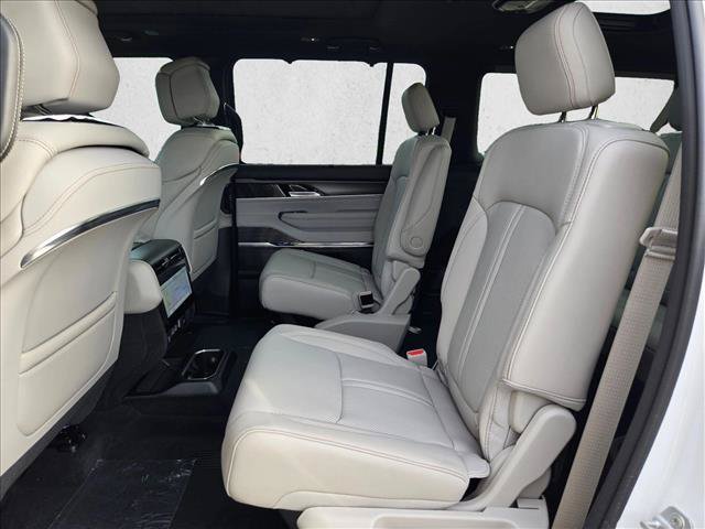 New 2026 Jeep Grand Wagoneer L Summit w/ Premium Group III AWD/4WD image 15