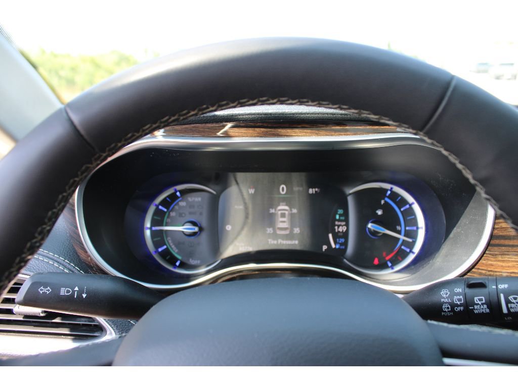 Used 2023 Chrysler Pacifica Limited image 23