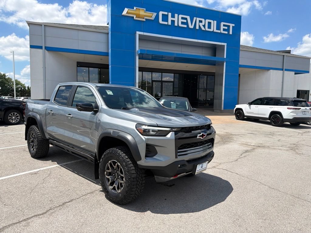 Used 2025 Chevrolet Colorado ZR2 w/ Technology Package AWD/4WD image 1