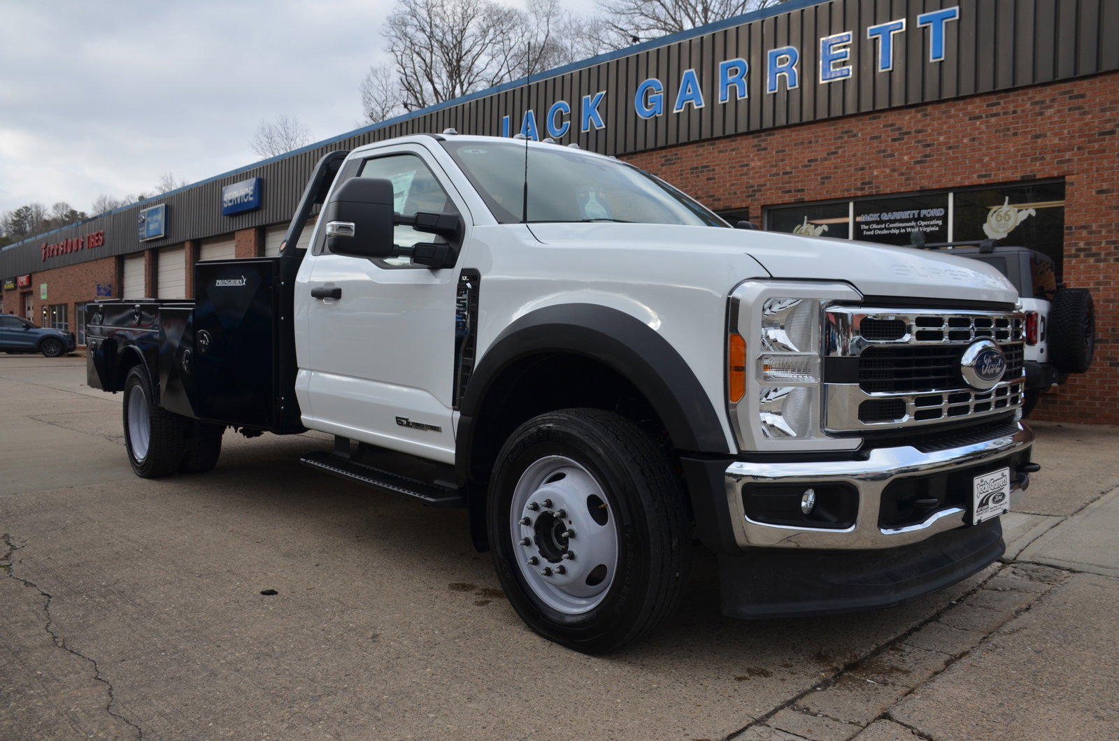New 2023 Ford F550 4x4 Regular Cab Super Duty image 1