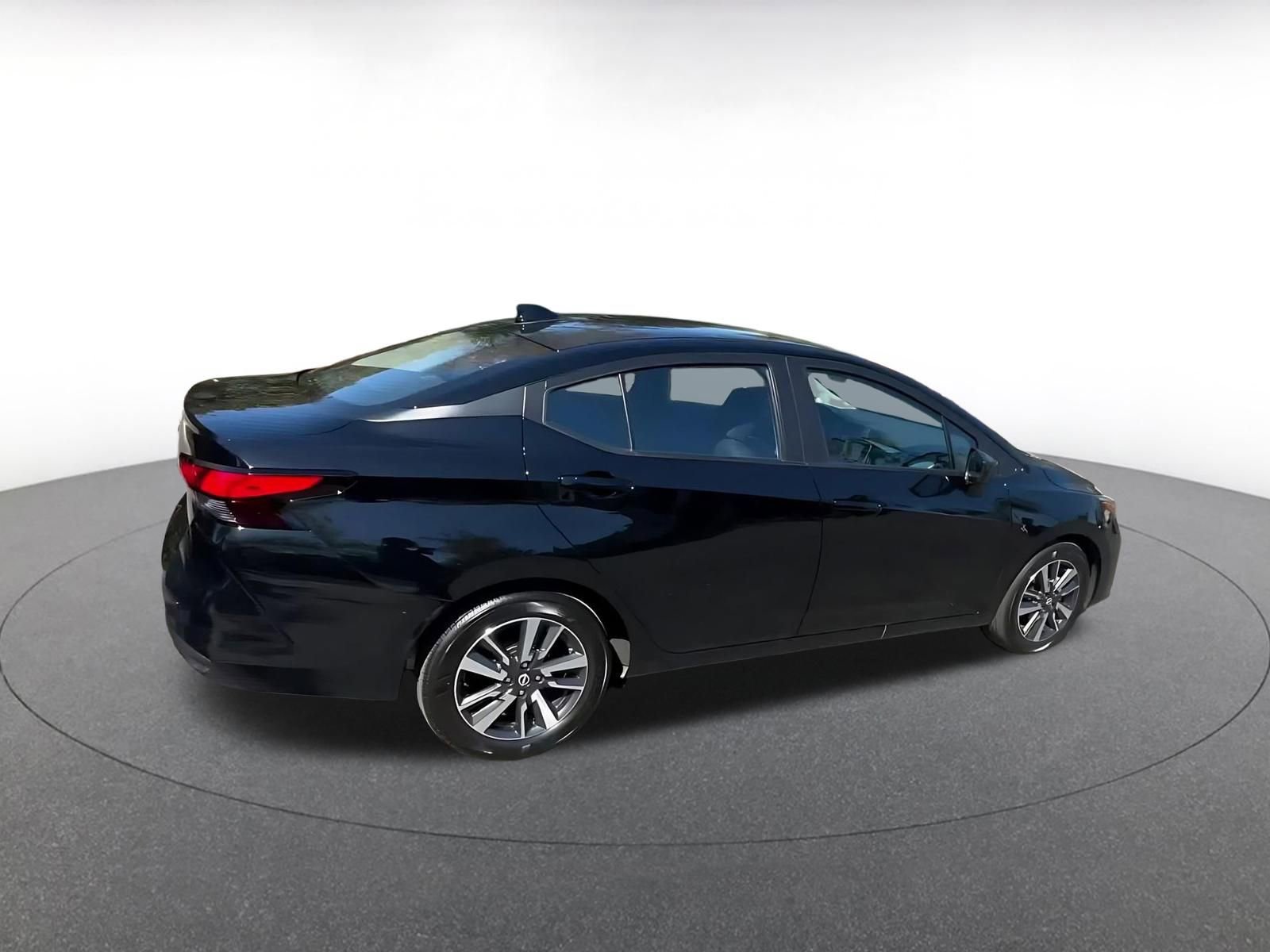 Used 2025 Nissan Versa SV image 15