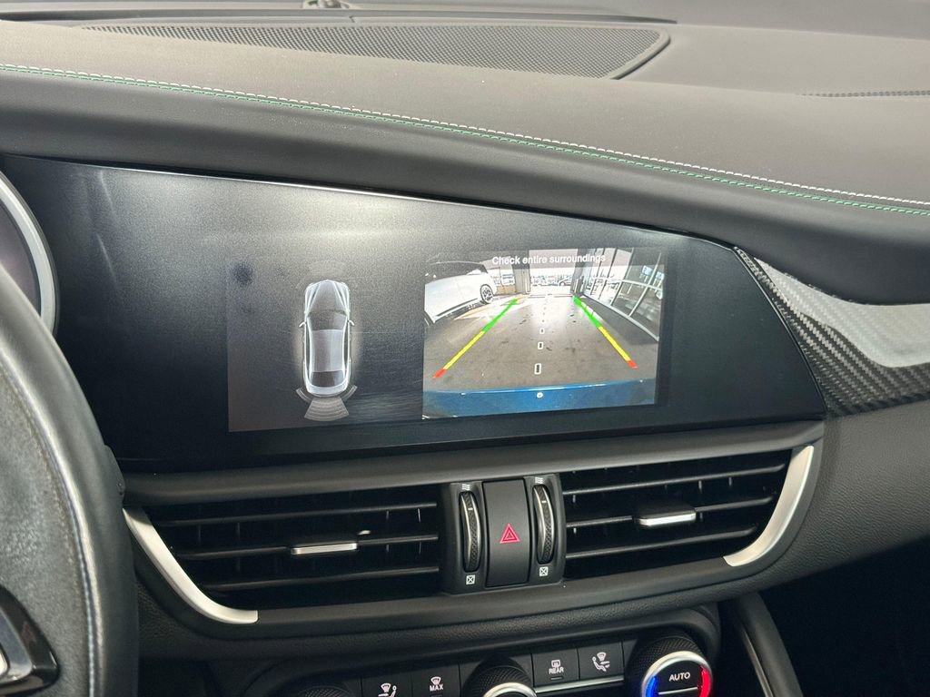 Used 2020 Alfa Romeo Giulia Quadrifoglio image 12