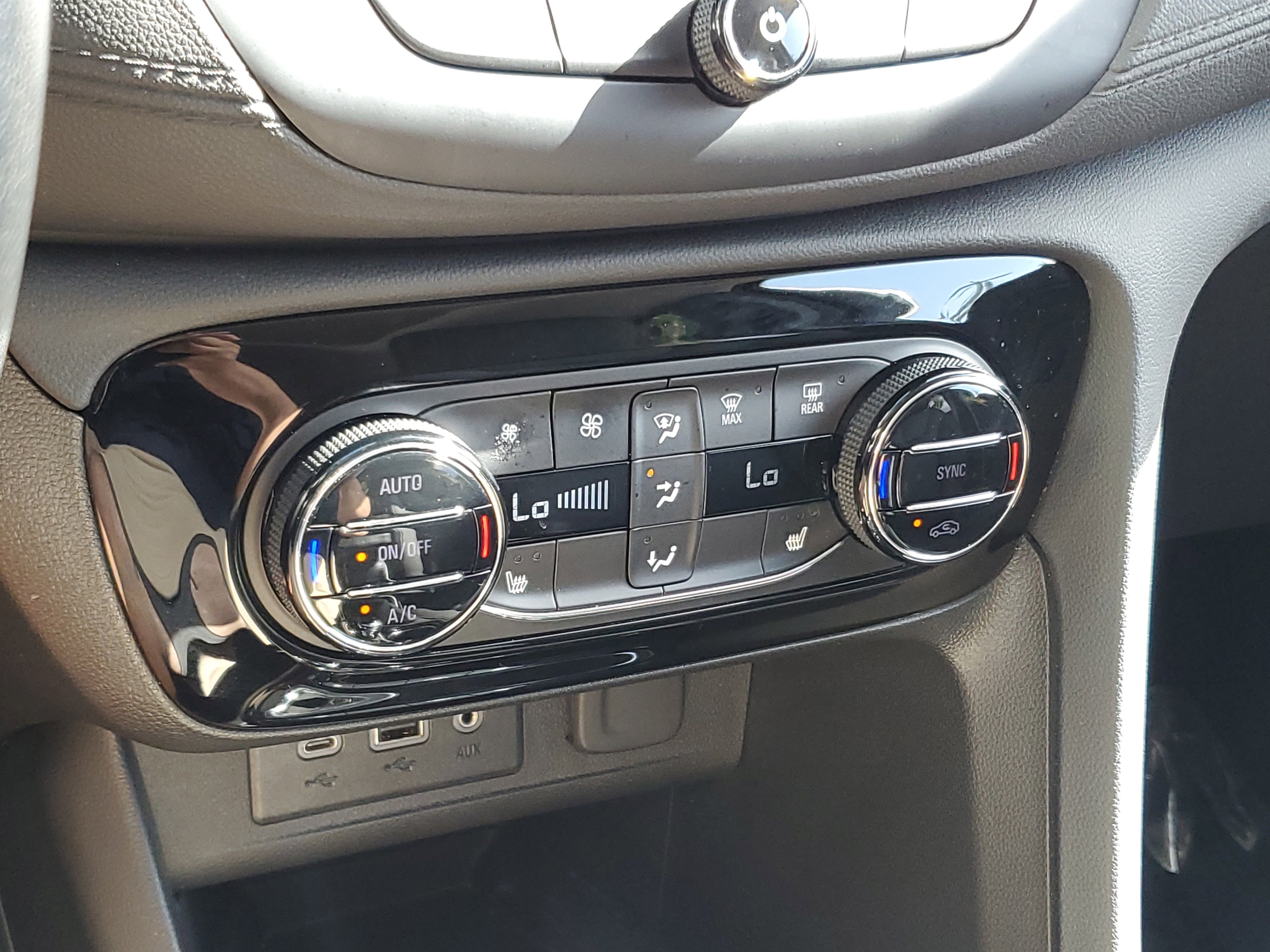 Certified 2023 Buick Encore GX Essence w/ Experience Buick Package FWD image 29