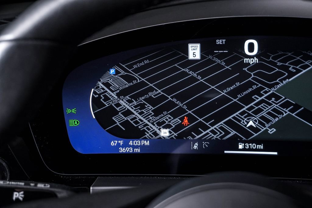 Certified 2025 Porsche Macan 4S Electric AWD/4WD image 21