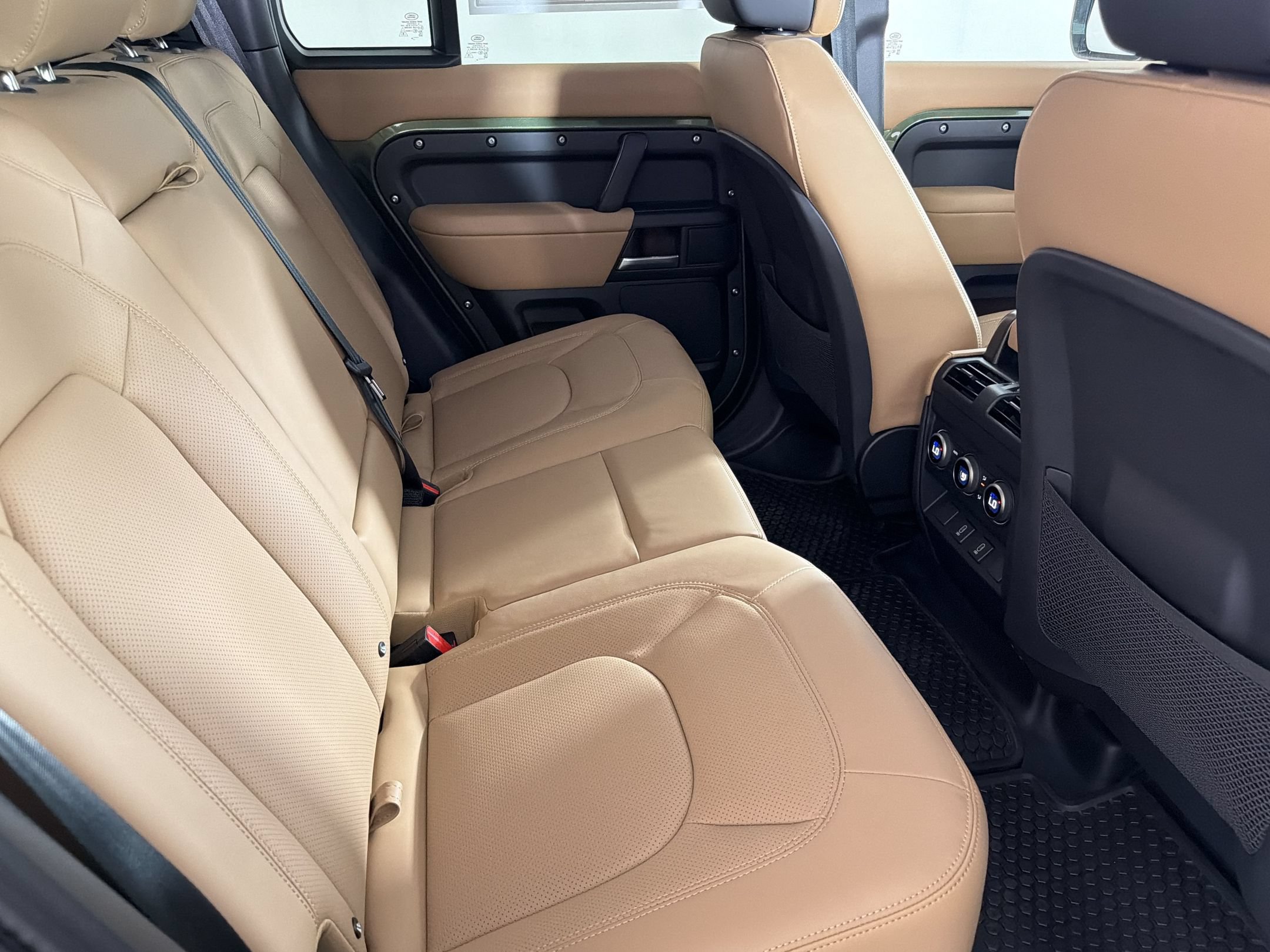New 2026 Land Rover Defender 110 X-Dynamic SE AWD/4WD image 27