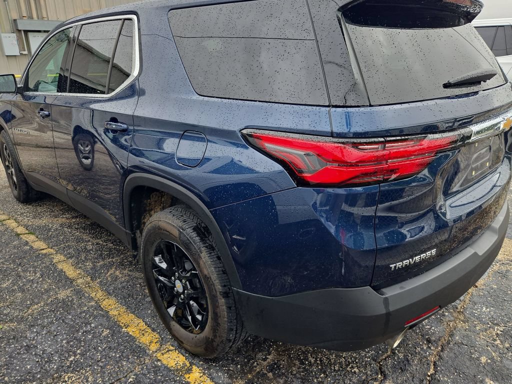 Used 2023 Chevrolet Traverse LS FWD image 3