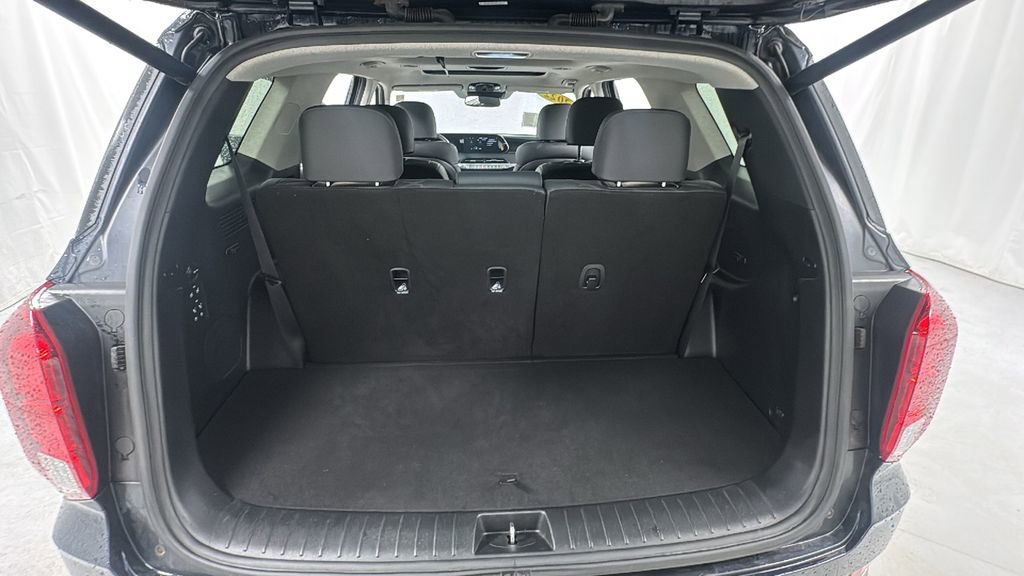 Used 2022 Hyundai Palisade Limited w/ Winter Package image 16