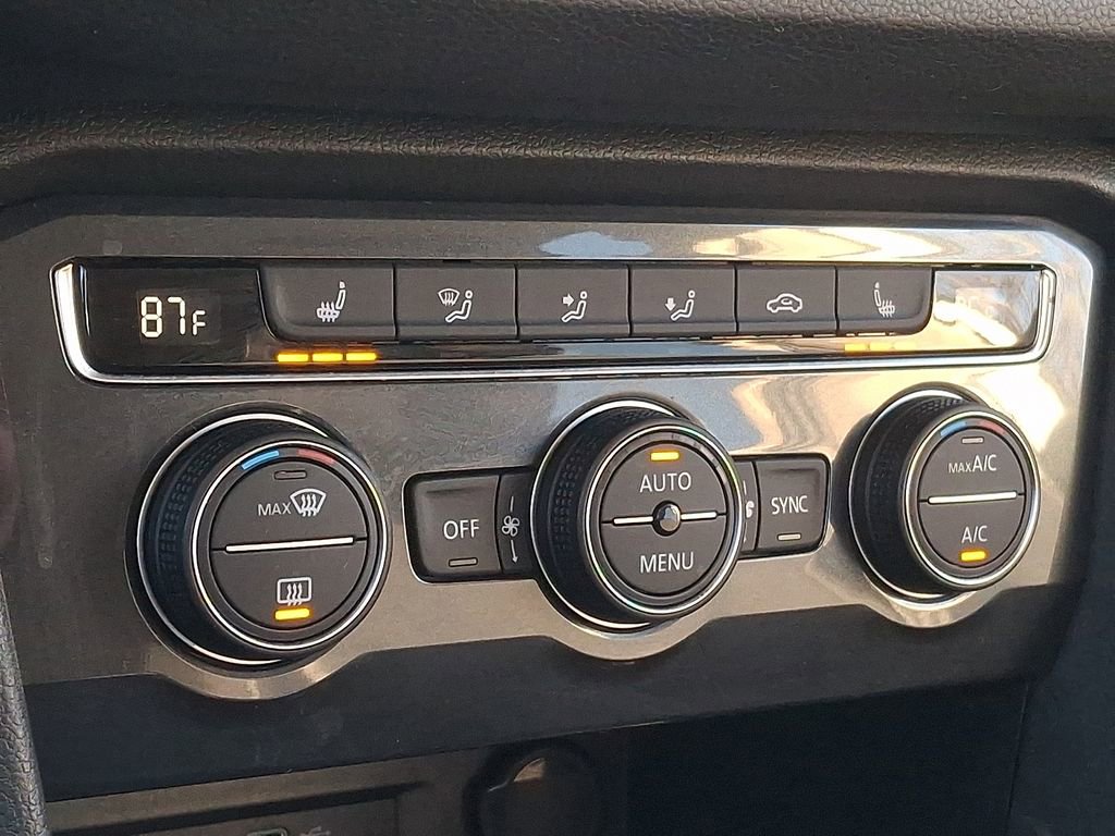 Used 2021 Volkswagen Tiguan SE image 12