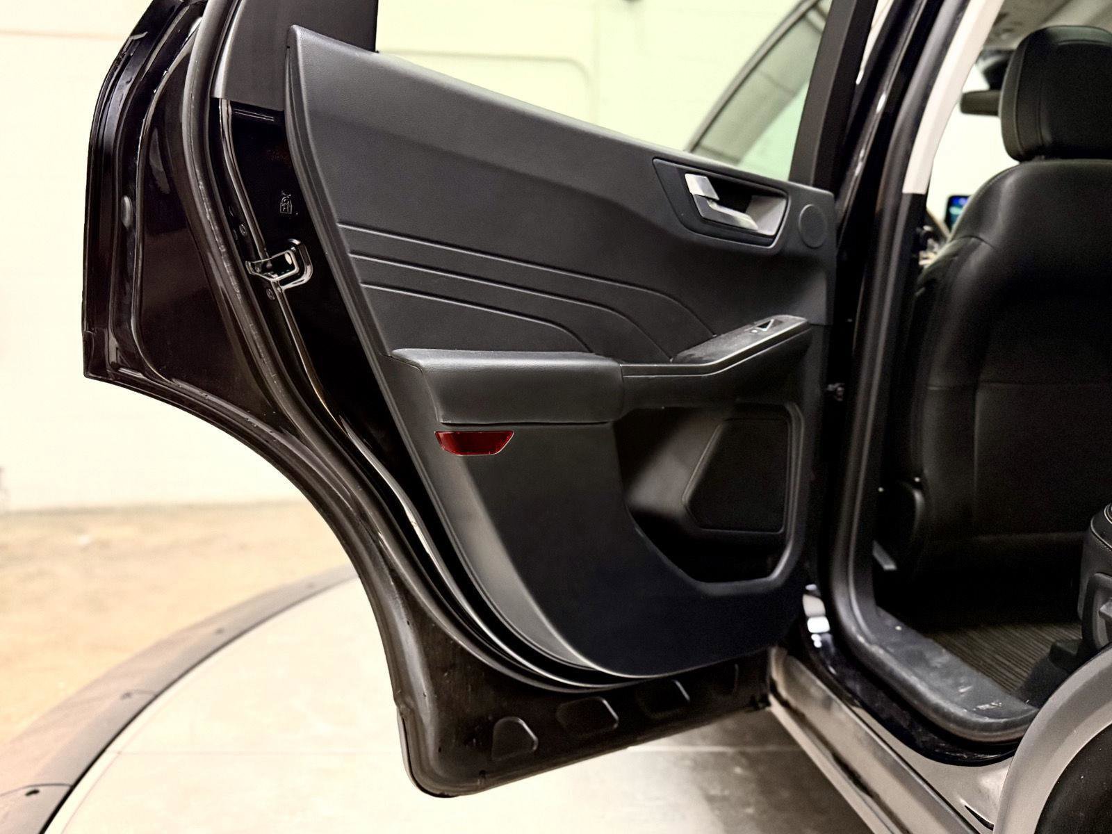 Used 2022 Ford Escape Titanium w/ Titanium Premium Package image 15