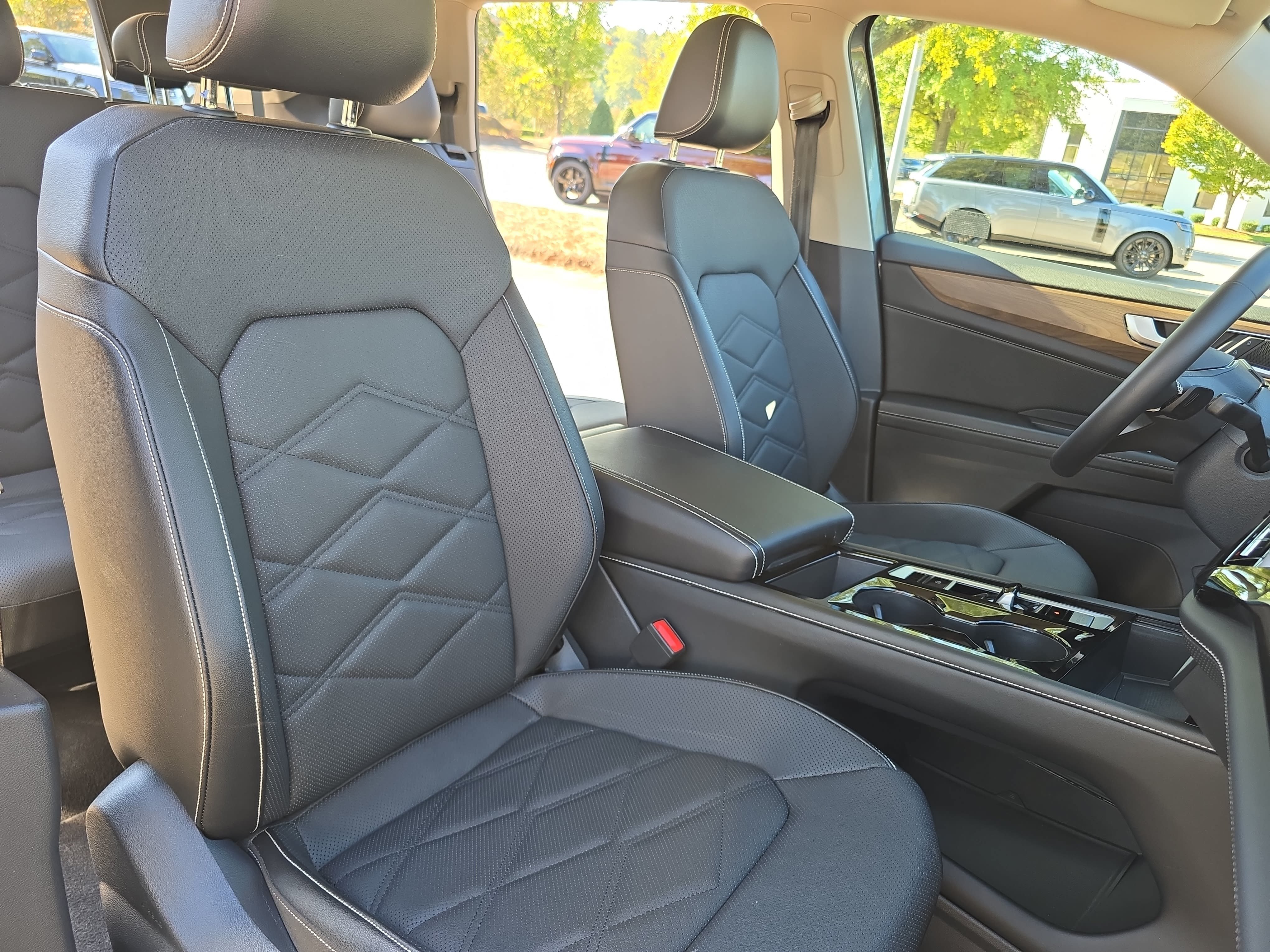Used 2024 Volkswagen Atlas SE AWD/4WD image 10