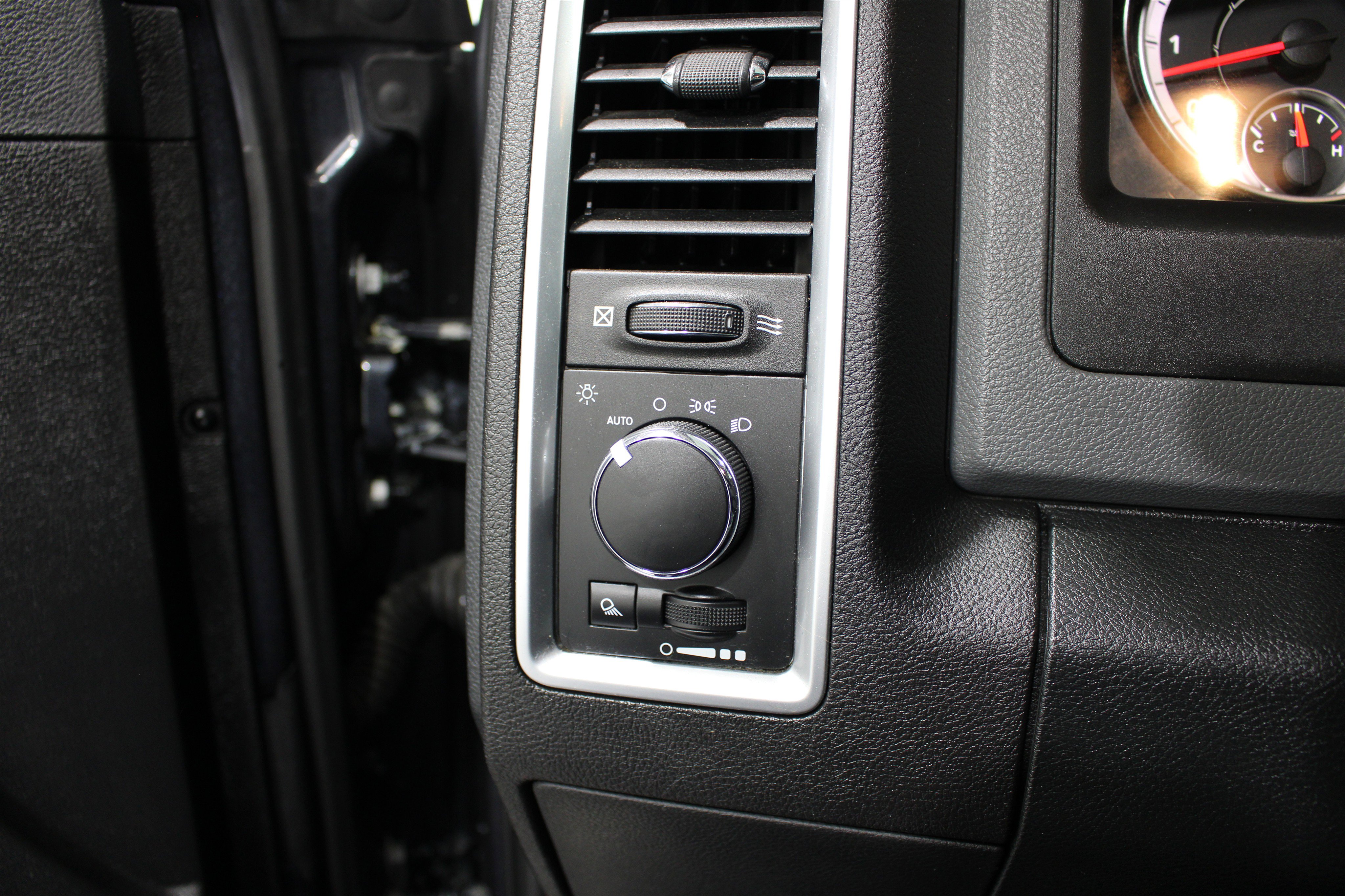 Used 2017 RAM 1500 Classic SLT image 7