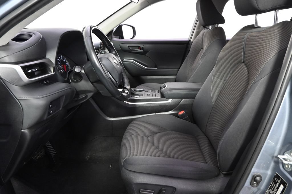 Used 2021 Toyota Highlander LE AWD/4WD image 13