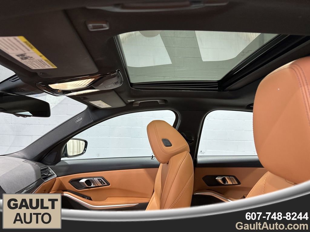 Certified 2022 BMW 330i xDrive Sedan w/ Driving Assistance Package image 13