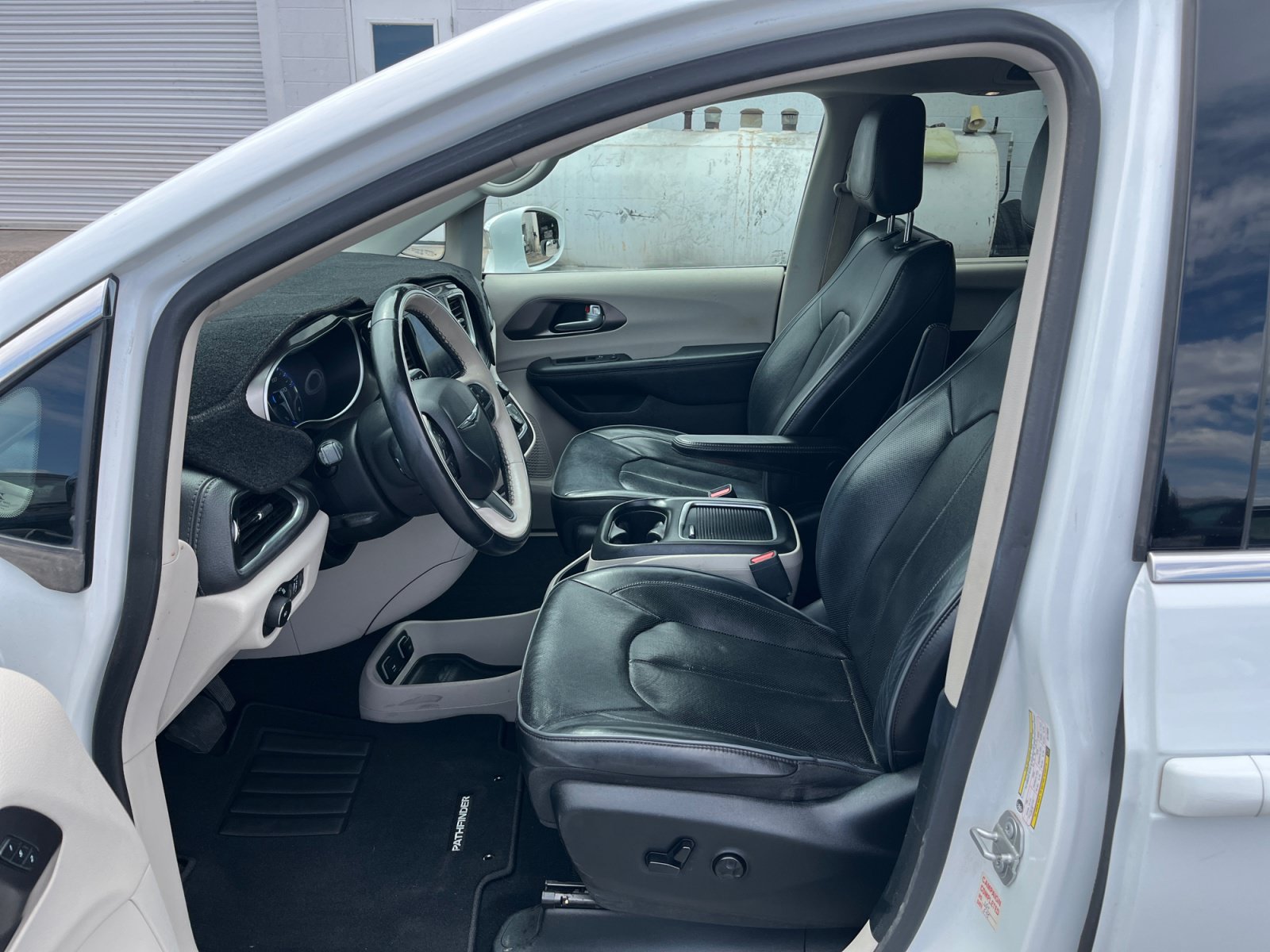 Certified 2018 Chrysler Pacifica Limited FWD image 14