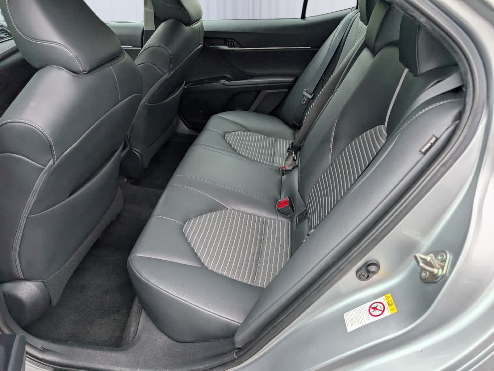 Used 2019 Toyota Camry SE w/ Carpet Mat Package FWD image 11