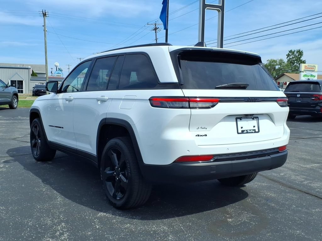 Used 2023 Jeep Grand Cherokee Altitude AWD/4WD image 9