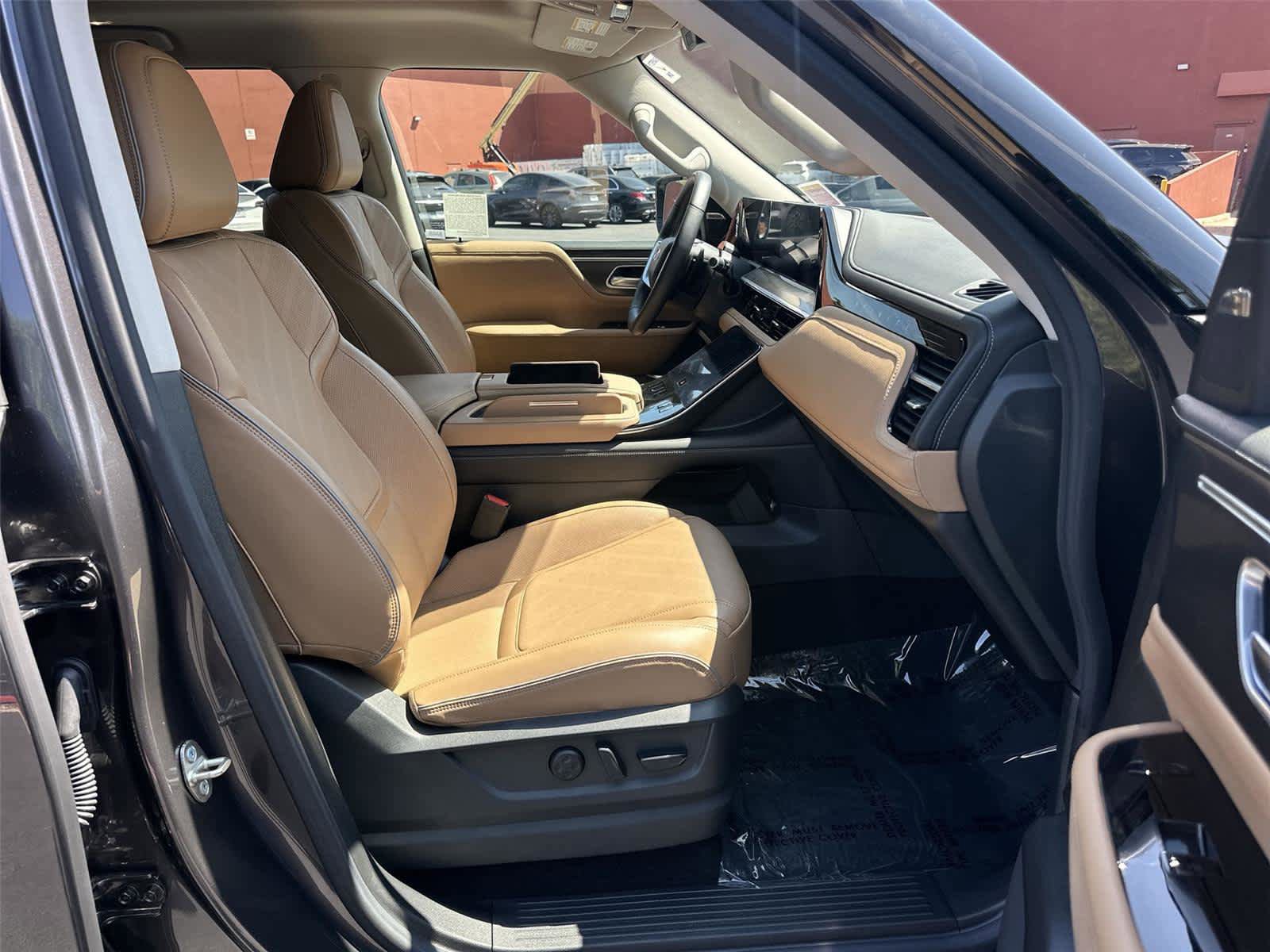 Used 2025 INFINITI QX80 Luxe RWD image 15