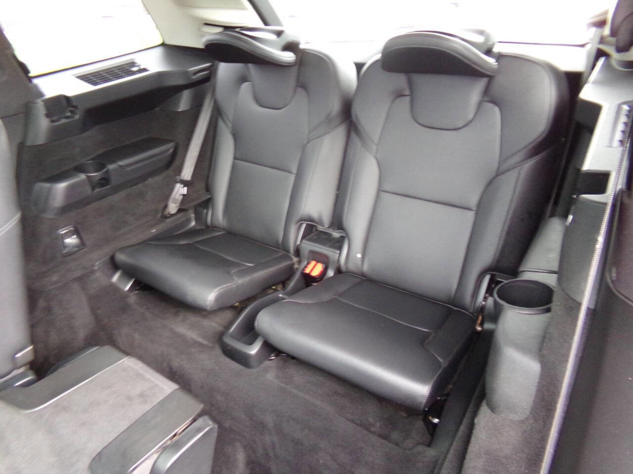 Used 2016 Volvo XC90 T6 Momentum w/ Momentum Plus Package image 12