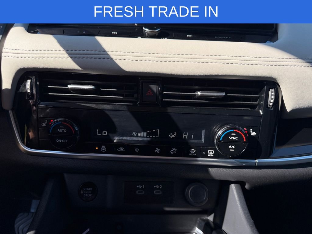 Used 2025 Nissan Rogue SL AWD/4WD image 16