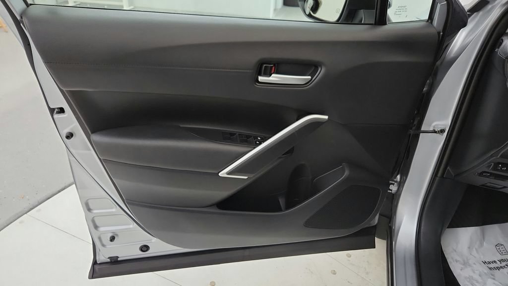 Used 2022 Toyota Corolla Cross XLE w/ Convenience Package AWD/4WD image 22