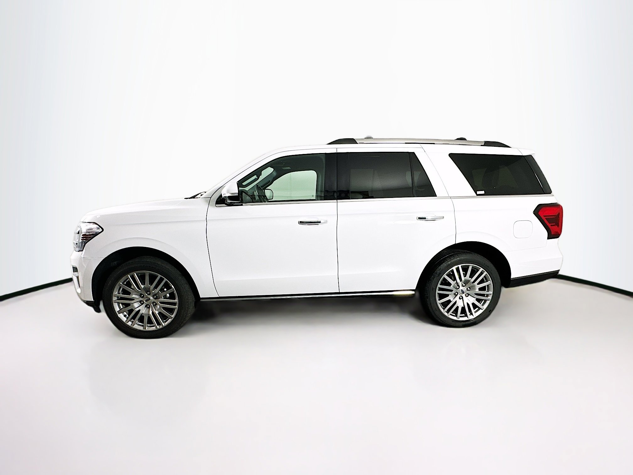Used 2024 Ford Expedition Limited image 4