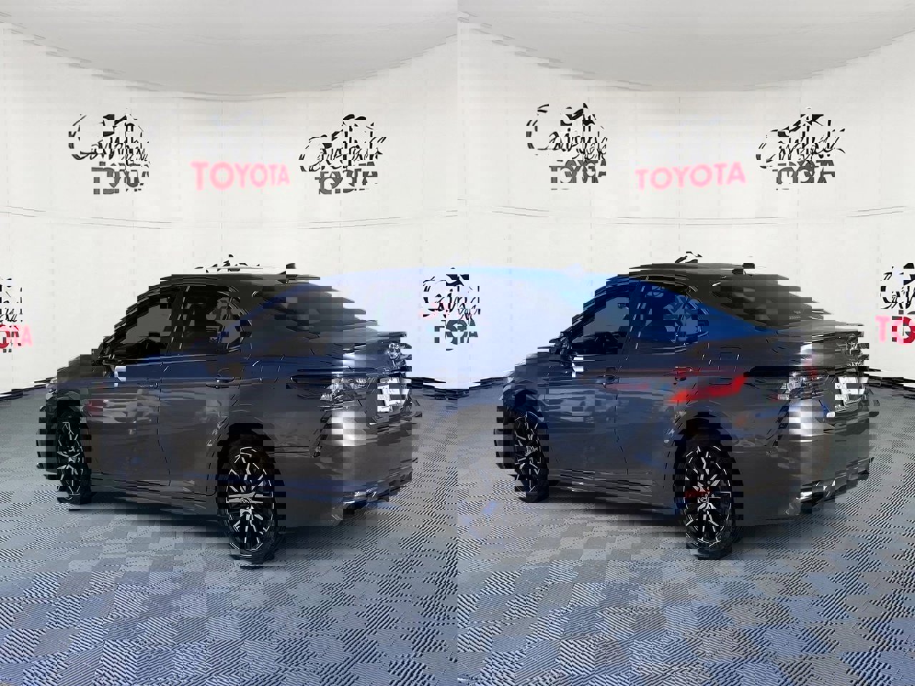 Used 2021 Toyota Camry SE w/ Carpet Mat Package (TMS) image 6