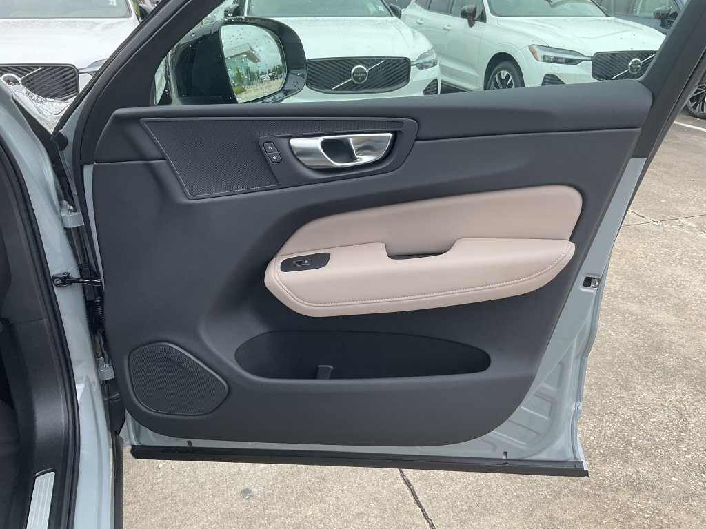 New 2027 Volvo XC60 B5 Core AWD/4WD image 17