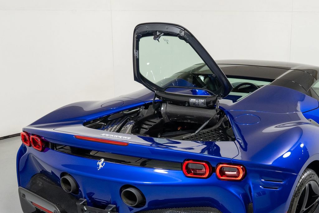 Used 2022 Ferrari SF90 Spider AWD/4WD image 17