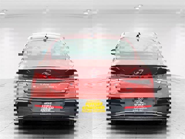 New 2025 Hyundai Elantra Limited image 4