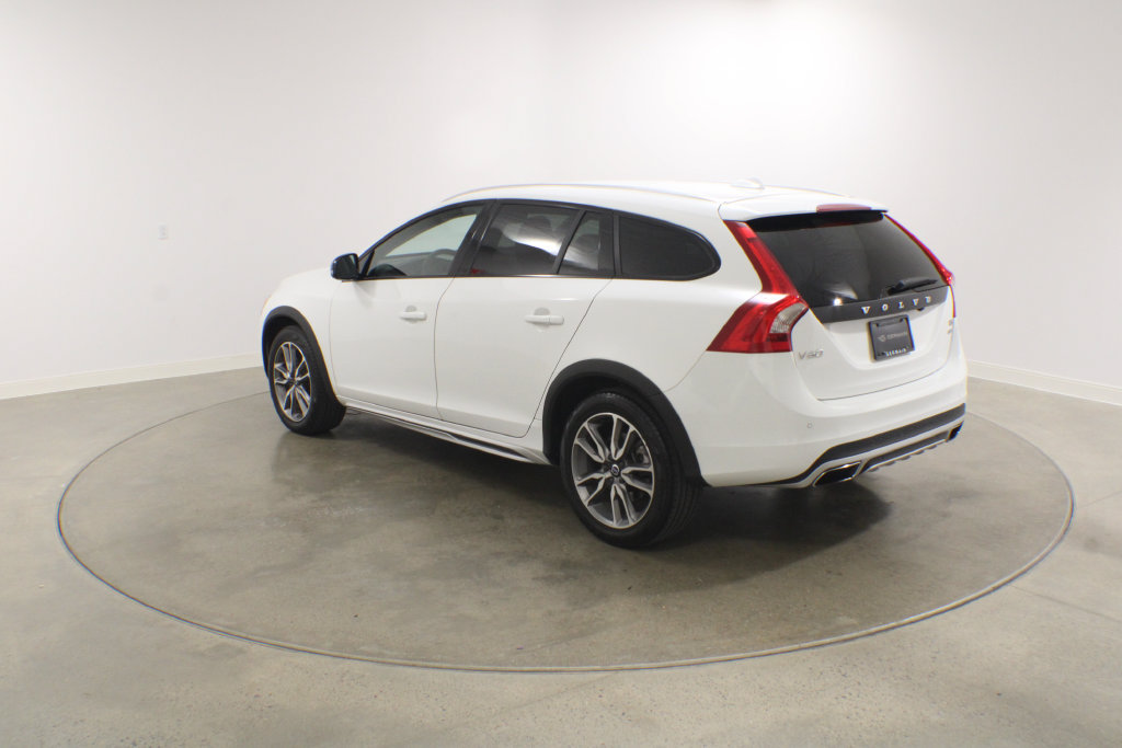 Used 2018 Volvo V60 T5 Cross Country w/ Convenience Package AWD/4WD image 3
