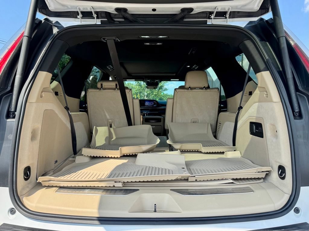 Used 2021 Cadillac Escalade Premium Luxury AWD/4WD image 35