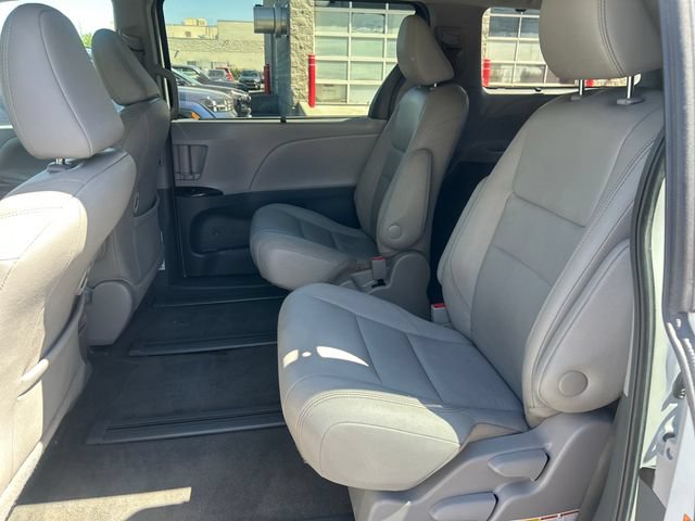 Used 2017 Toyota Sienna XLE w/ XLE Navigation Package AWD/4WD image 28
