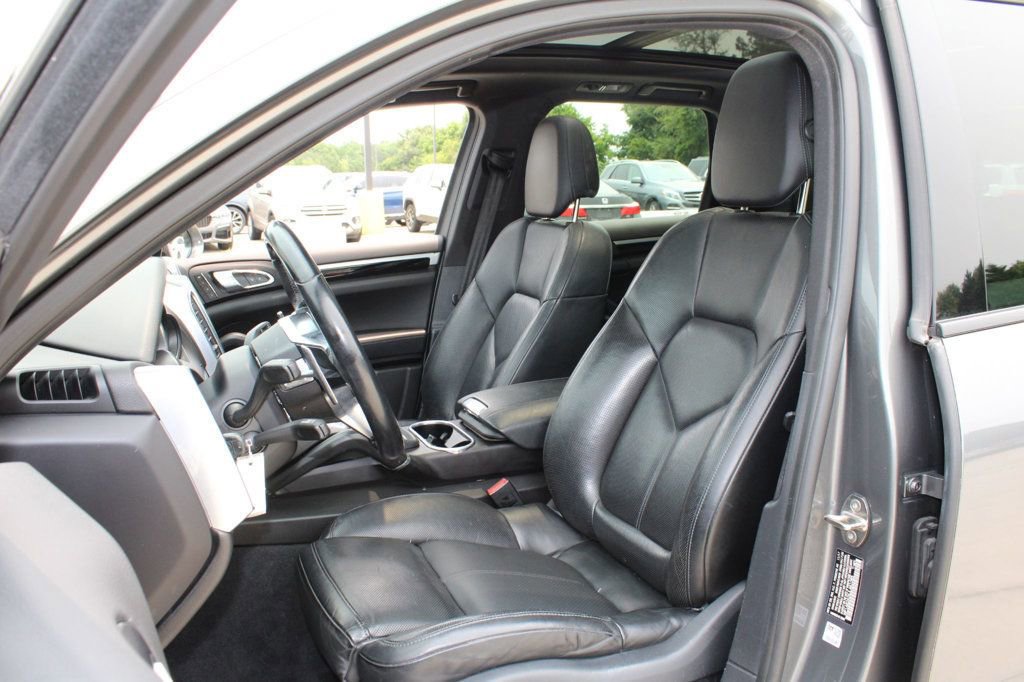Used 2018 Porsche Cayenne S image 19