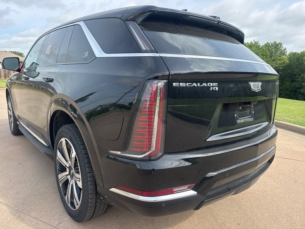 Used 2025 Cadillac Escalade IQ Luxury 2 w/ LPO, Premium Carpet Package AWD/4WD image 3