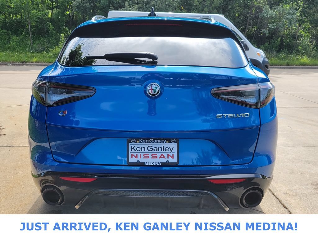 Used 2024 Alfa Romeo Stelvio Veloce AWD/4WD image 4