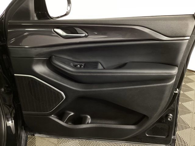 Used 2022 Jeep Grand Cherokee Altitude image 37