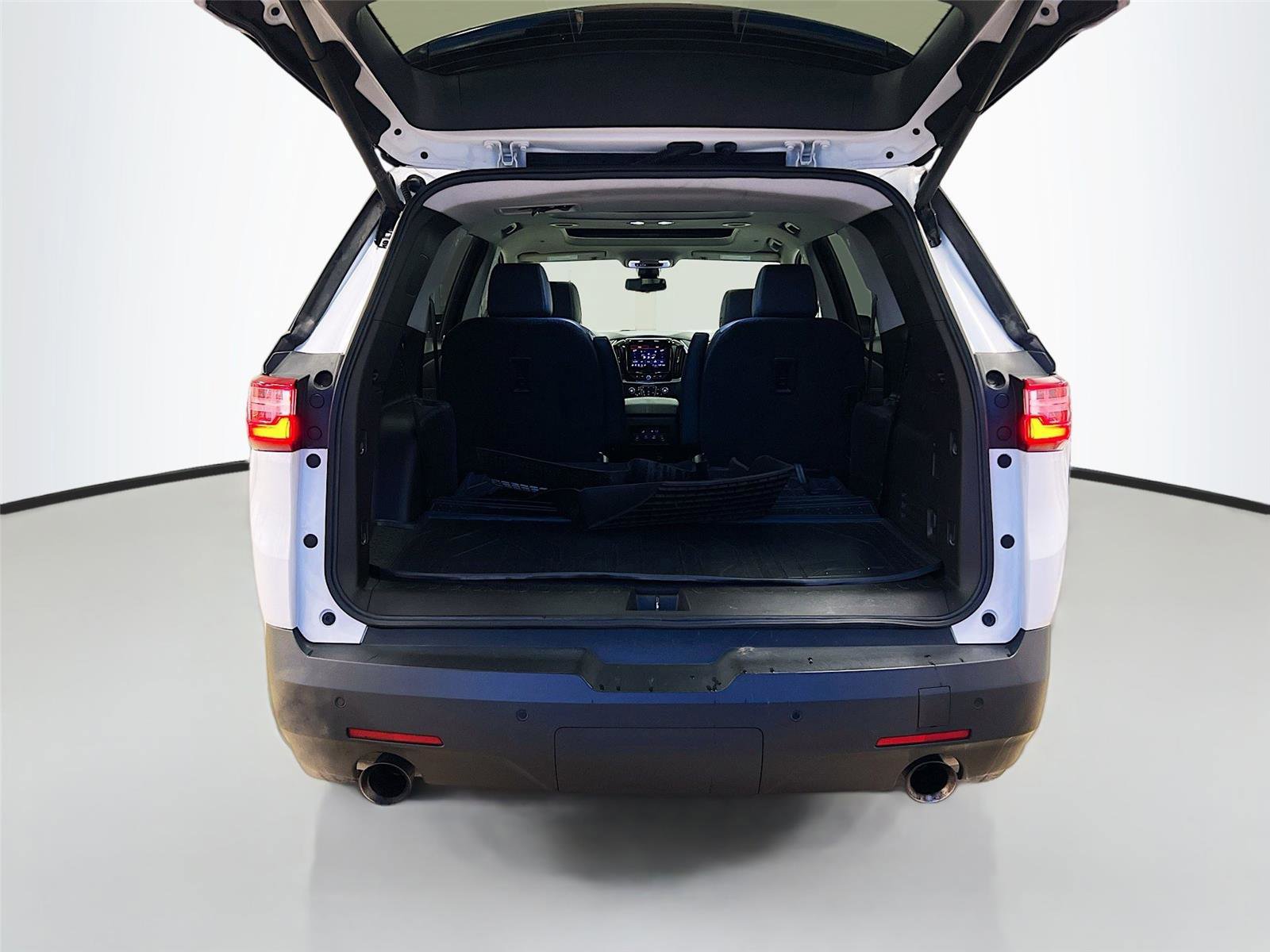 Used 2020 Chevrolet Traverse RS image 32