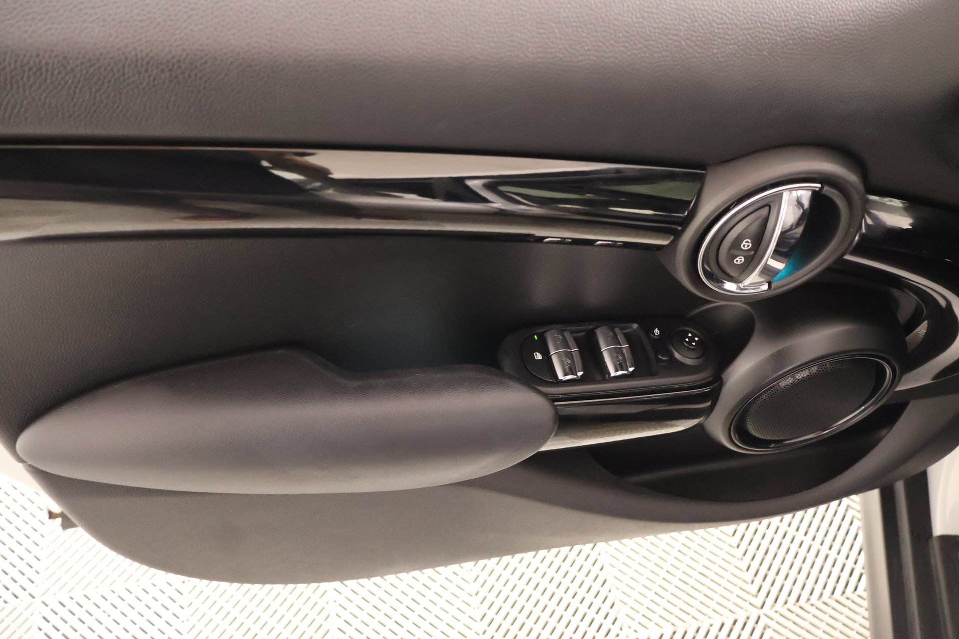 Used 2021 MINI Cooper S w/ Driver Assistance Package FWD image 17