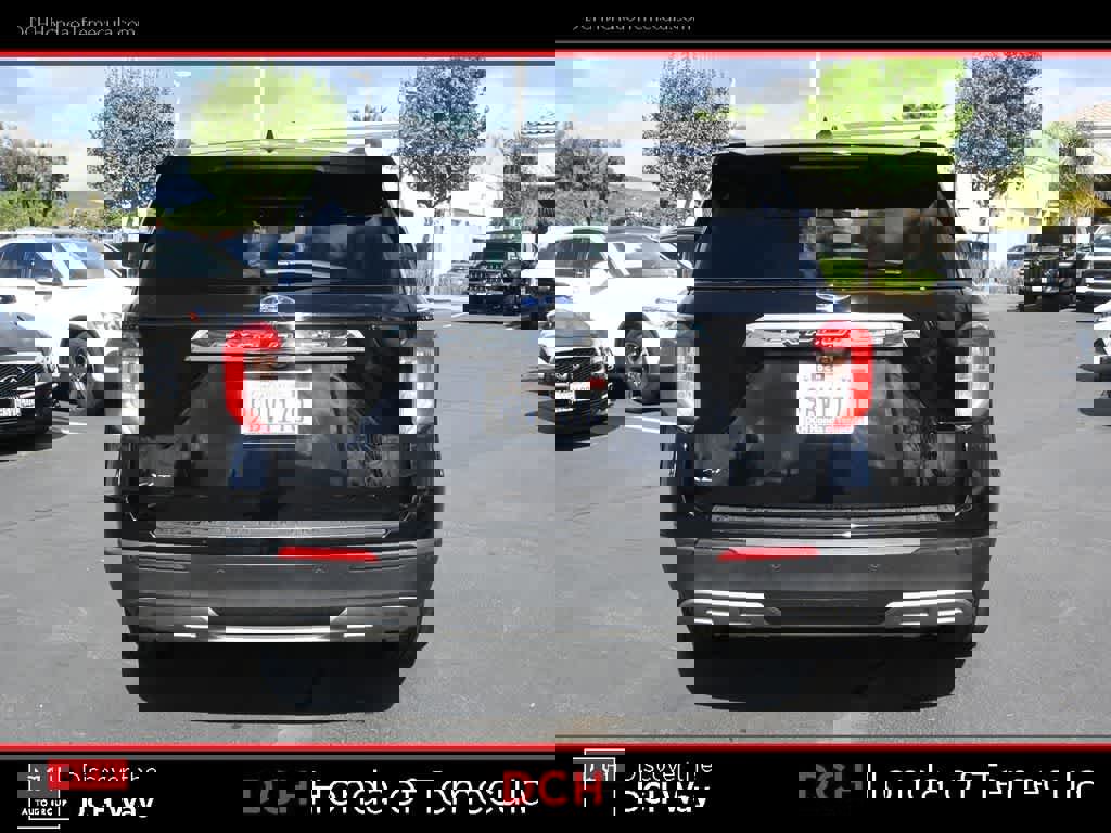 Used 2022 Ford Explorer XLT w/ Equipment Group 202A image 6