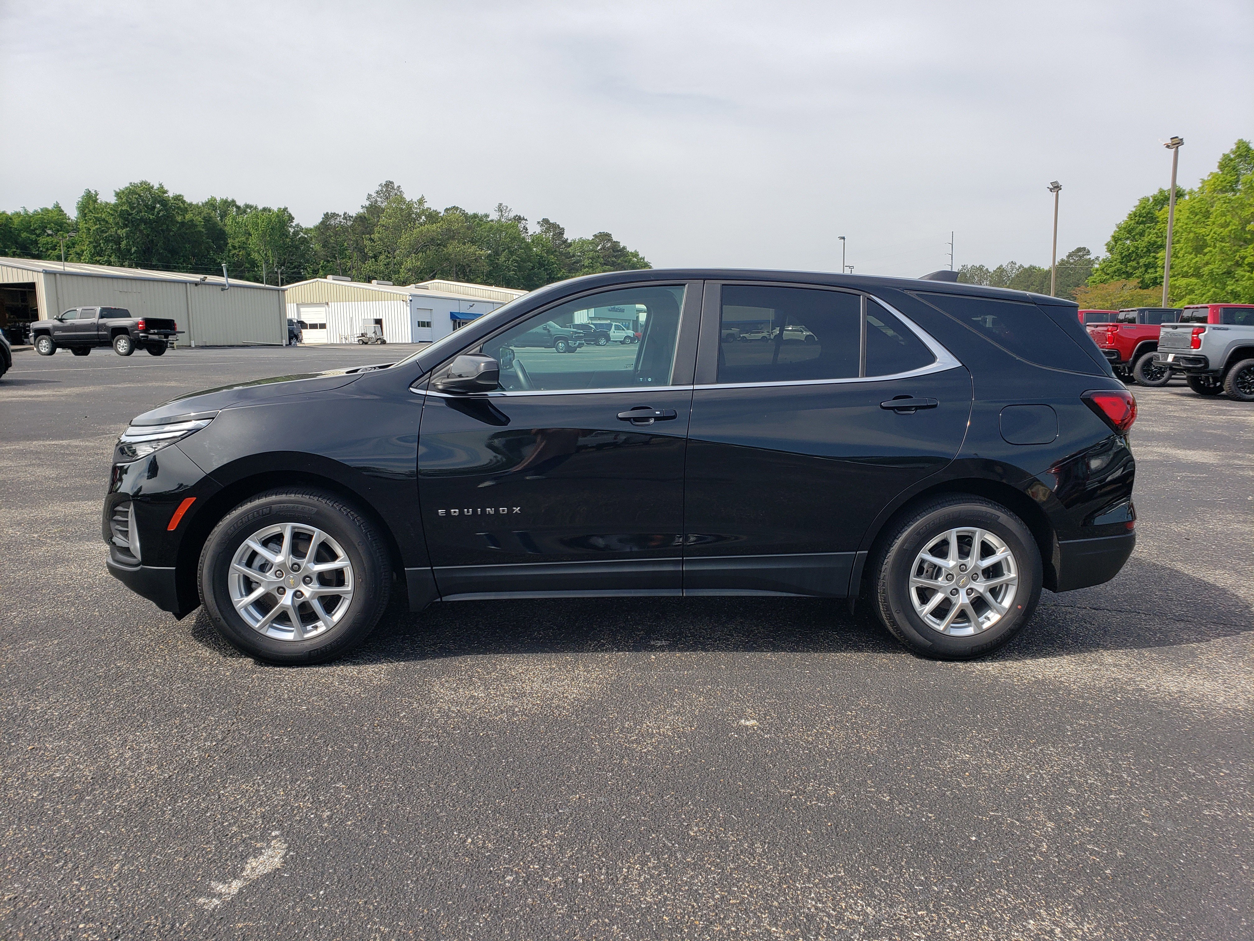 Used 2022 Chevrolet Equinox LT w/ Driver Convenience Package FWD image 6