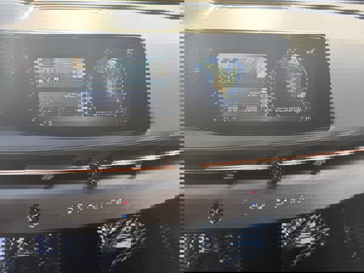 Used 2024 Nissan Ariya FWD image 14