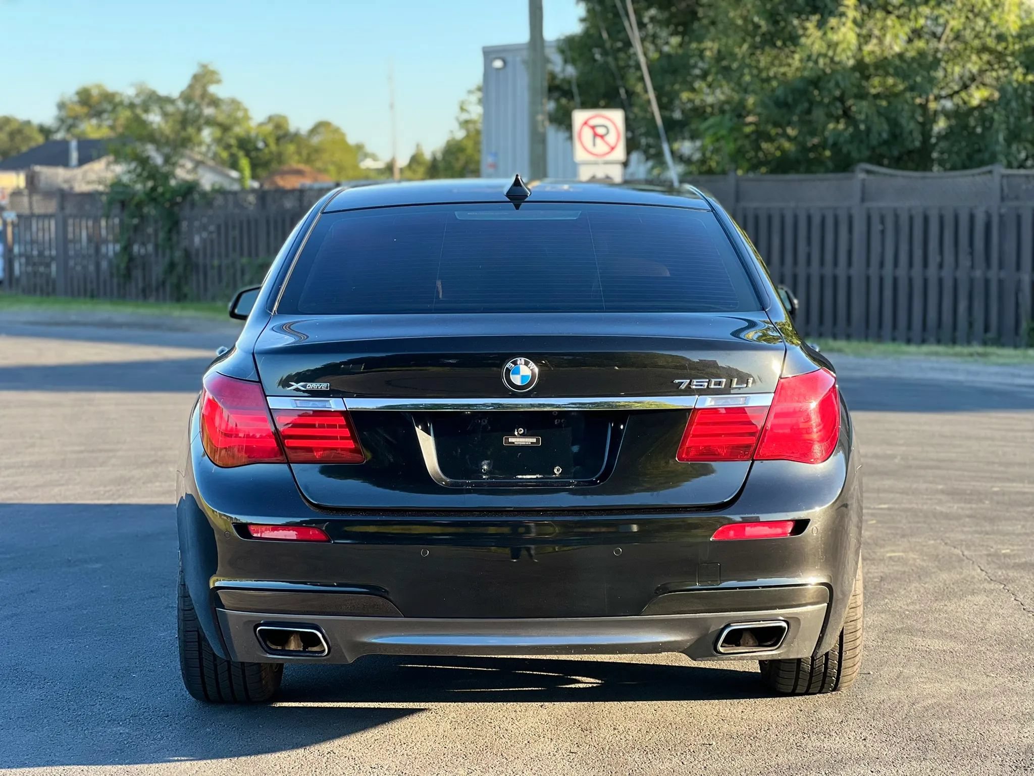 Used 2013 BMW 750Li xDrive w/ Executive Pkg AWD/4WD image 4