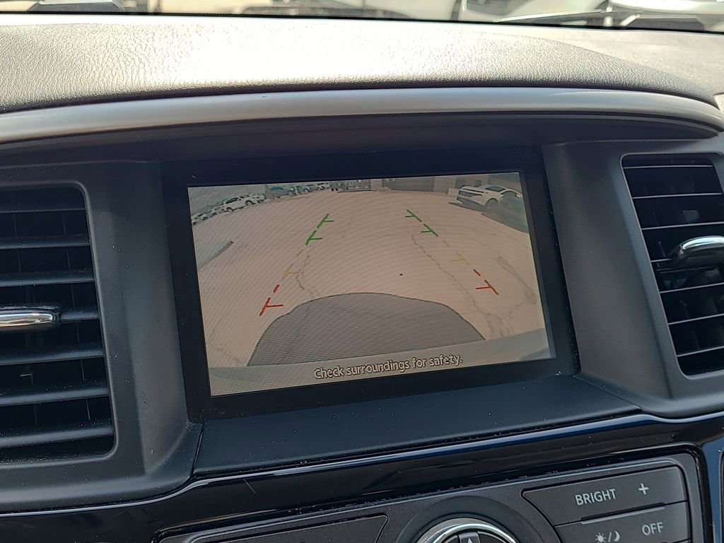 Used 2016 Nissan Pathfinder SV image 31