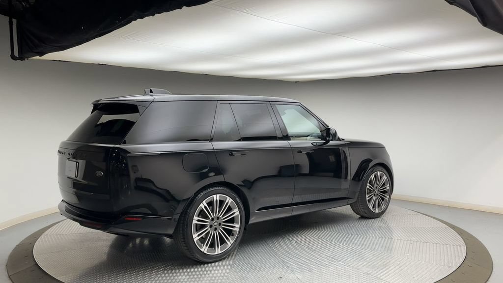 Used 2023 Land Rover Range Rover SE AWD/4WD image 2